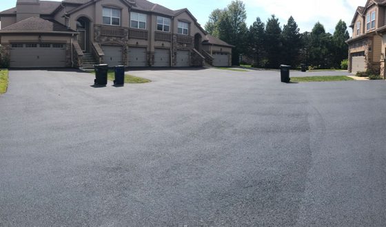 completed driveway after asphalt replacement